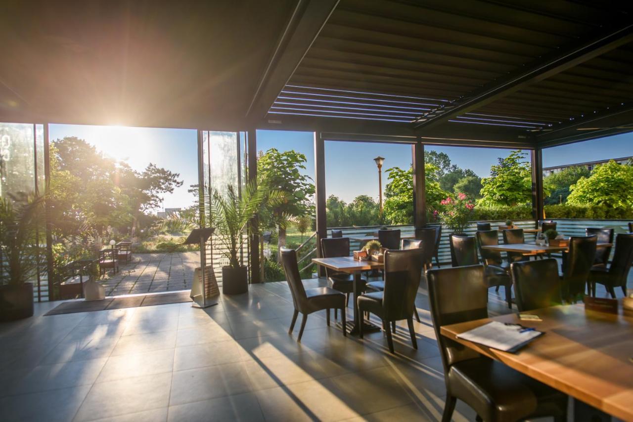 Hotel Tomis Мамая Екстериор снимка